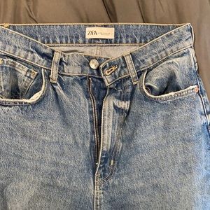 ZARA HIGHWAISTED JEANS